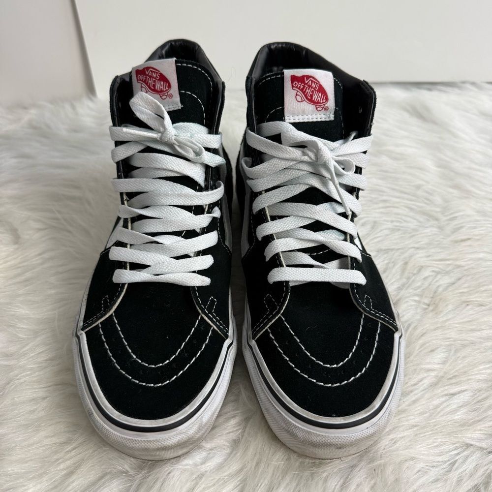 🌟Vans Classic Skate Shoes - Black and White